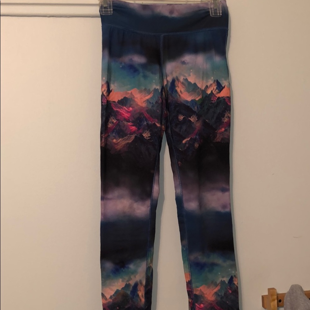 mountain pattern leggings